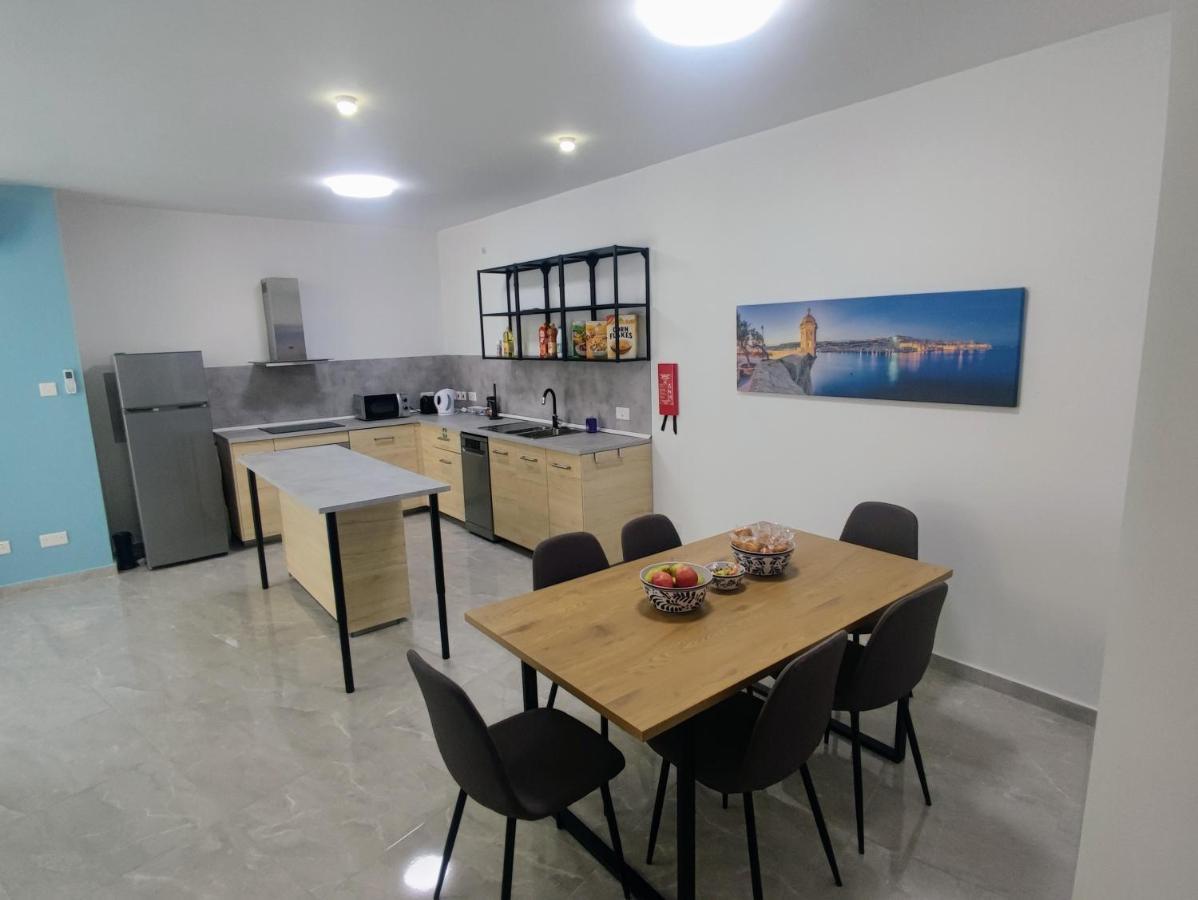 Deggies Apartments - Spacious, Modern Apartment! Нашшар Экстерьер фото
