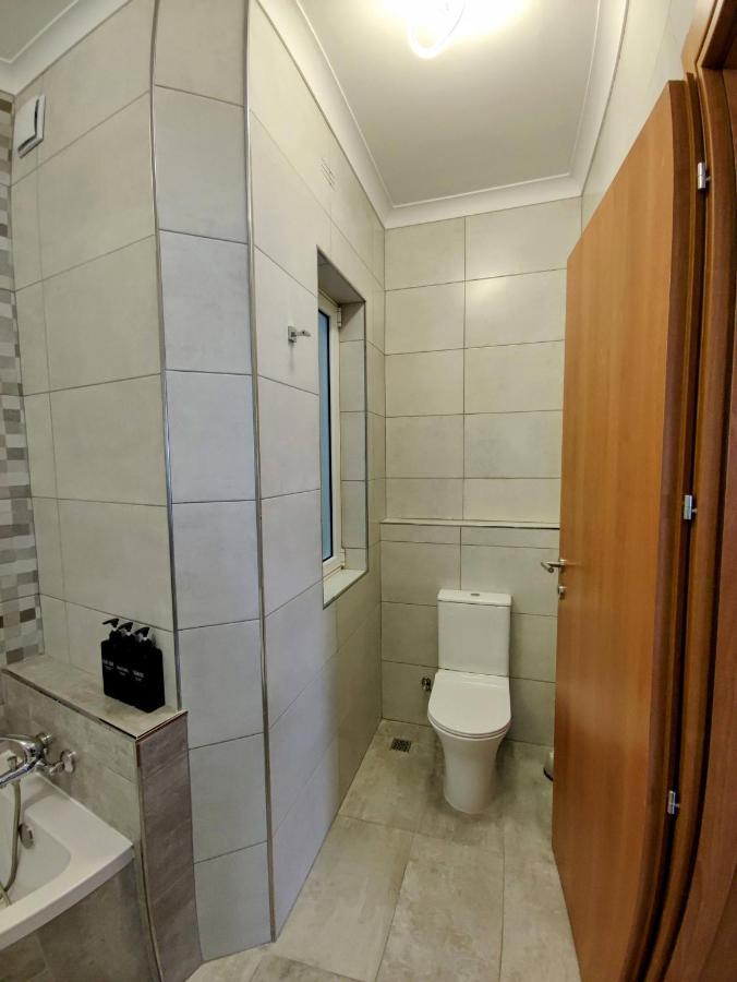 Deggies Apartments - Spacious, Modern Apartment! Нашшар Экстерьер фото