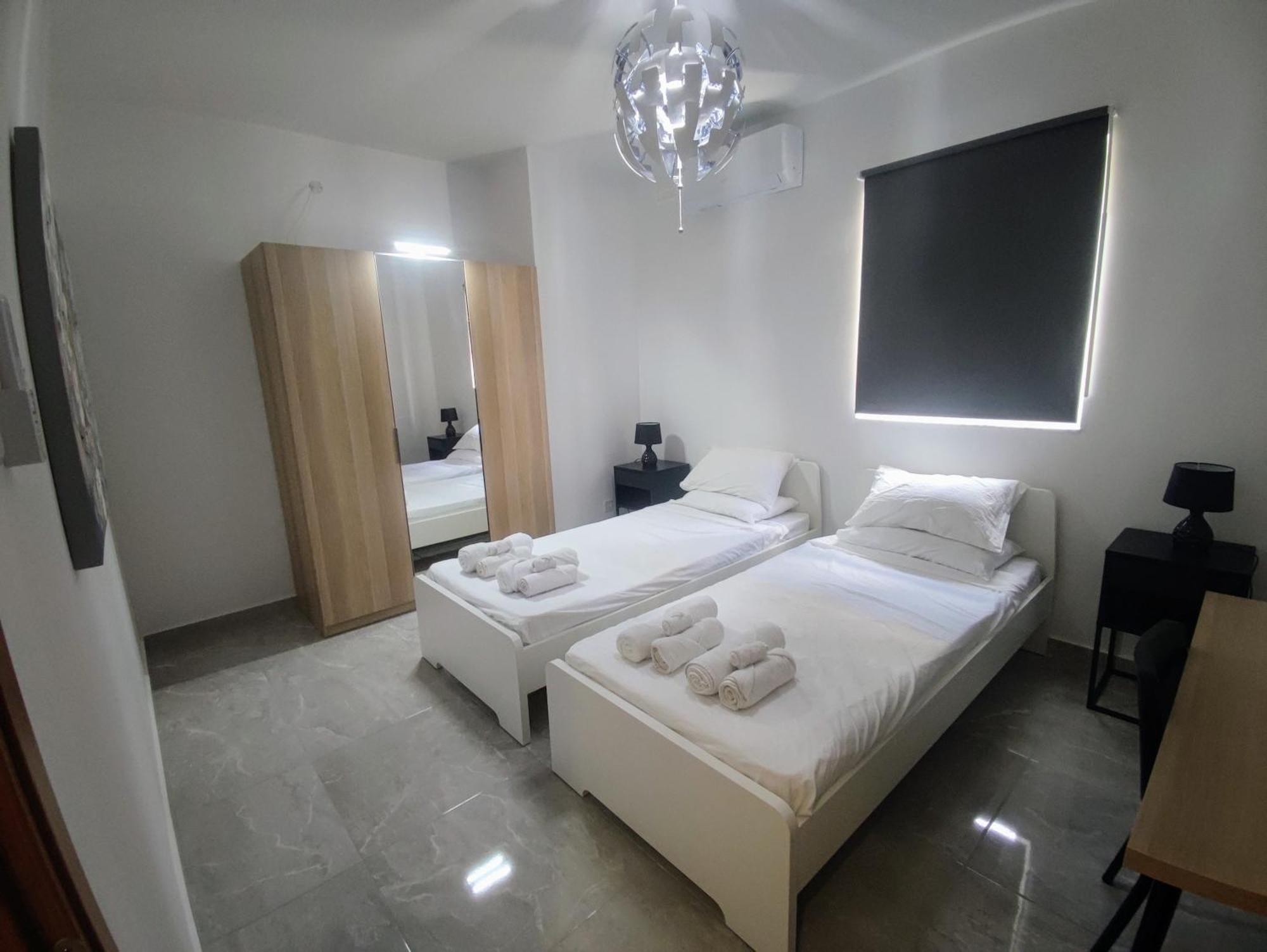 Deggies Apartments - Spacious, Modern Apartment! Нашшар Экстерьер фото