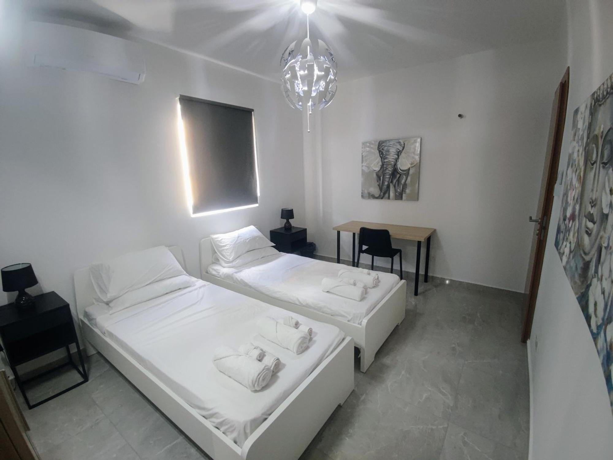 Deggies Apartments - Spacious, Modern Apartment! Нашшар Экстерьер фото